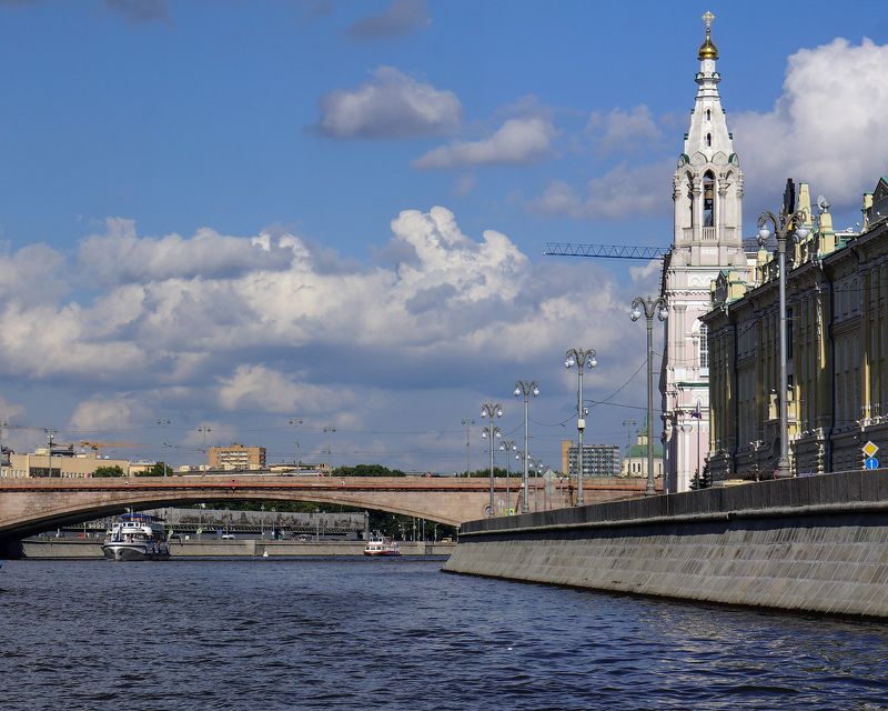 в жаркий полденьphoto preview