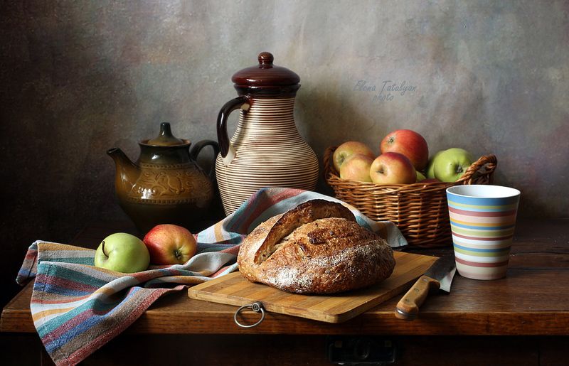 яблоки, хлеб Хлеб и яблокиphoto preview