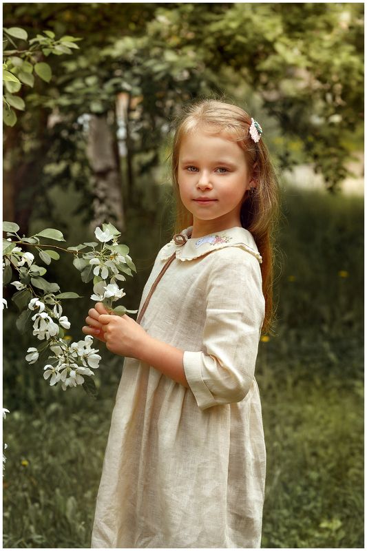 девочка, цветение, цветы, дети,  в яблонеphoto preview