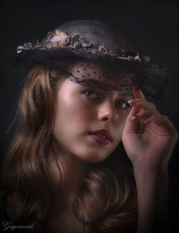 девушка. портрет. красота. глаза. шляпа Светланаphoto preview