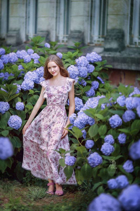 horizontal, photography, outdoors, nature, youngwomen, oneperson, beautifulwoman, flower, beauty, portrait, fashion, lifestyles, day, dress, hat, flowers Анастасияphoto preview
