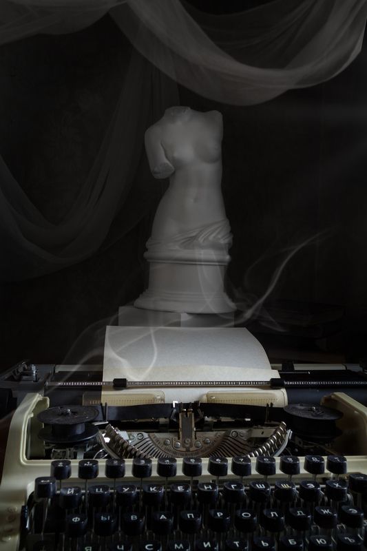 писатель, творчество, вдохновение, творить, творец, романтика, фантазия, скульптура, кабинет, венера, искусство, дым Я мысленно вхожу в ваш кабинет...photo preview