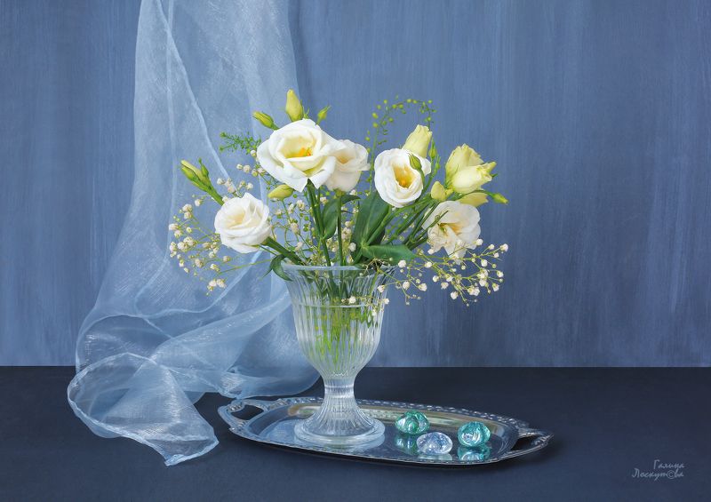 Эустома, белые цветы, букет, поднос Букет эустомыphoto preview