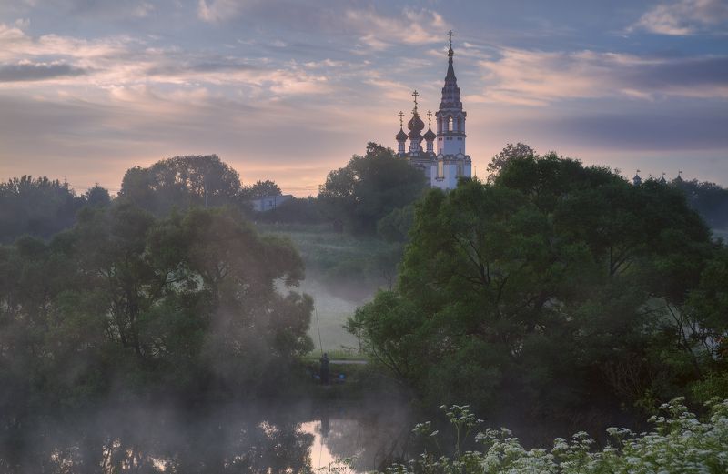 село, лето, утро, храм, туман, рыбак Утро в селеphoto preview
