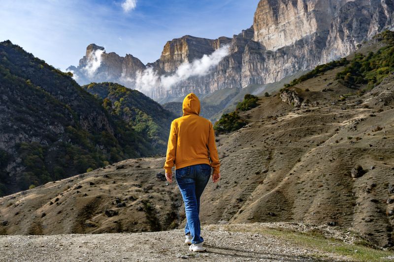 горы, пейзаж, девушка, поход, туризм Навстречу горамphoto preview