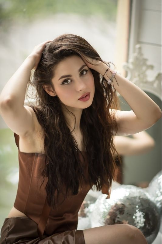 женский портрет photo preview