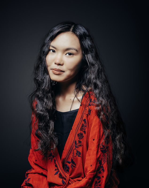 the woman in the red shirtphoto preview