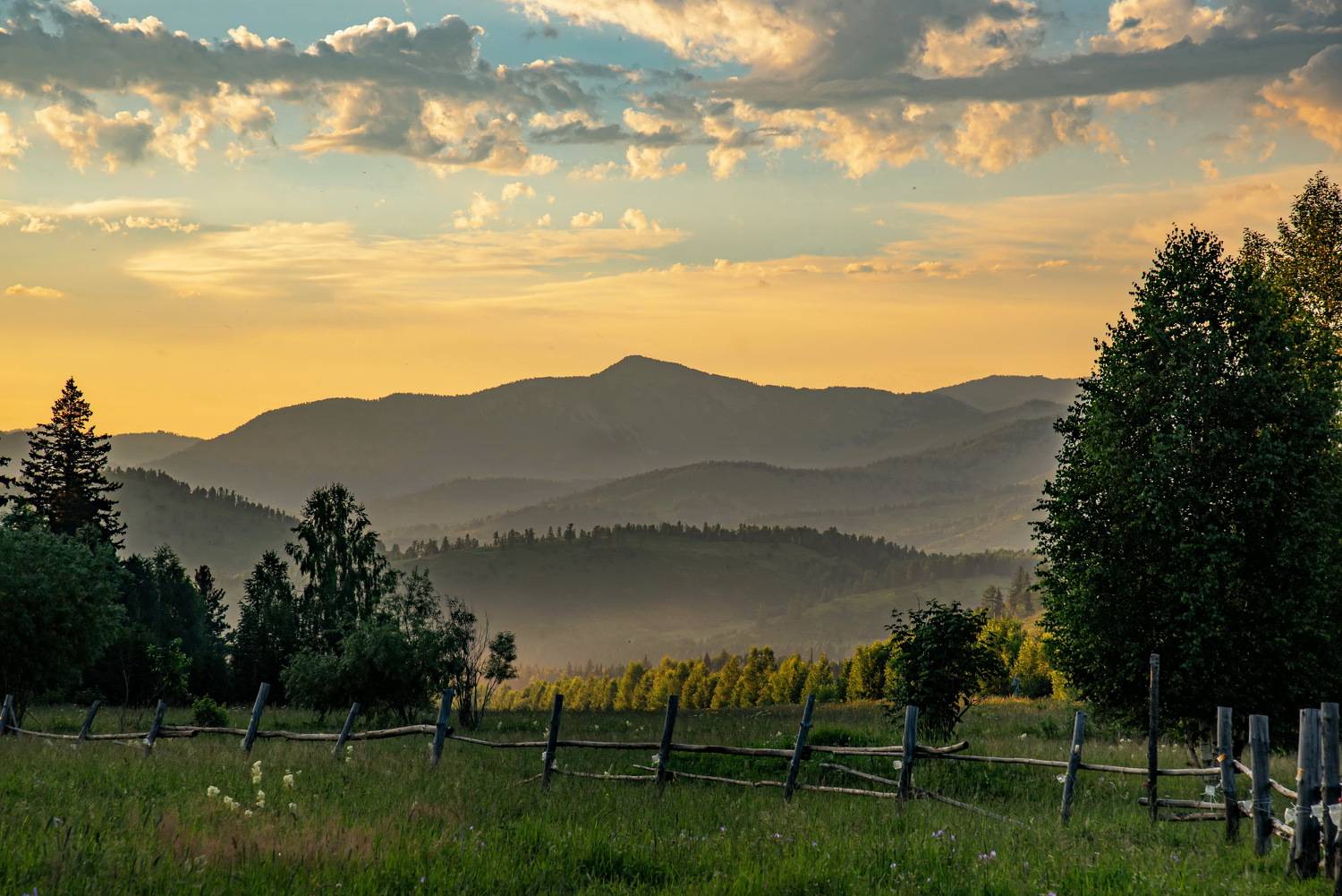 Алтай Поселье Серый луг. Автор: Евгений Дроботенко алтай горы, Евгений Дроботенко