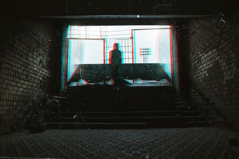 поднимаясь к пустым трибунам photo preview