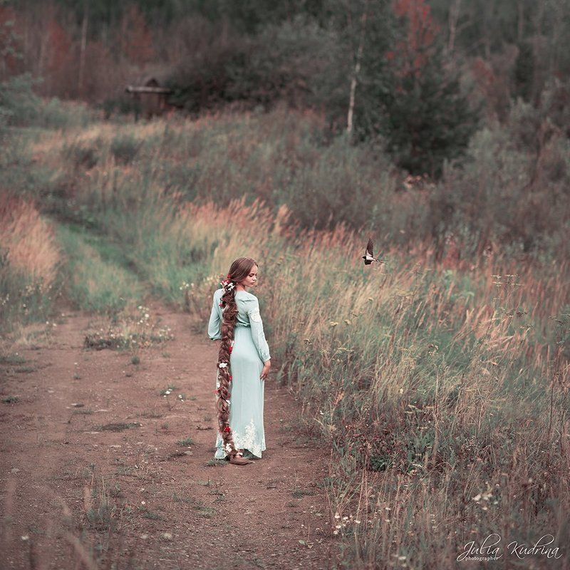 Длинные волосы, Ласточка, Портрет девушки, Рапунцель, Сказка Рапунцельphoto preview