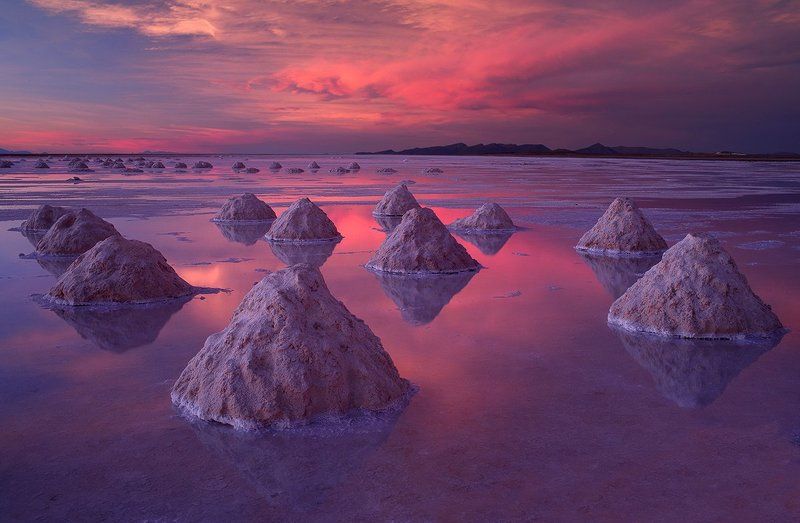 Altiplano, Bolivia, Salar de Uyuni, Salt Flat Salt pyramidsphoto preview