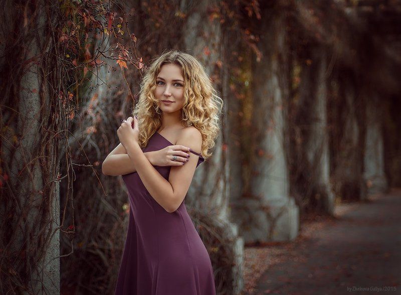 Девушка, Колонны, Портрет ...photo preview