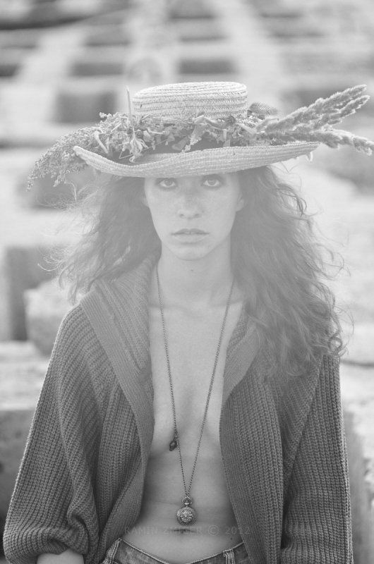 портрет, чб, девушка, море, дочь Амундсена, ключевые слова Amundsen\'s Daughterphoto preview