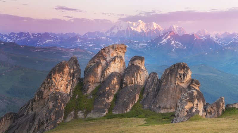 алтай. останцы урочища чокпартас и белуха - высшая точка алтая Воины под присмотром Материphoto preview