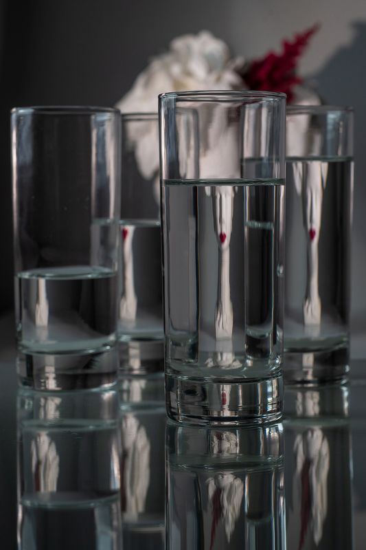 отражение, стаканы, портрет Про стаканыphoto preview