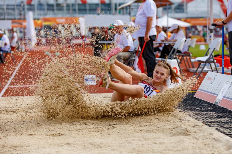 прыжки в длину, спорт, фото, девушка Прыжки в длинуphoto preview
