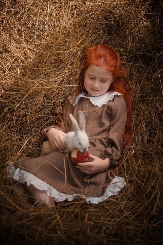 Девочка с кроликом фото превью