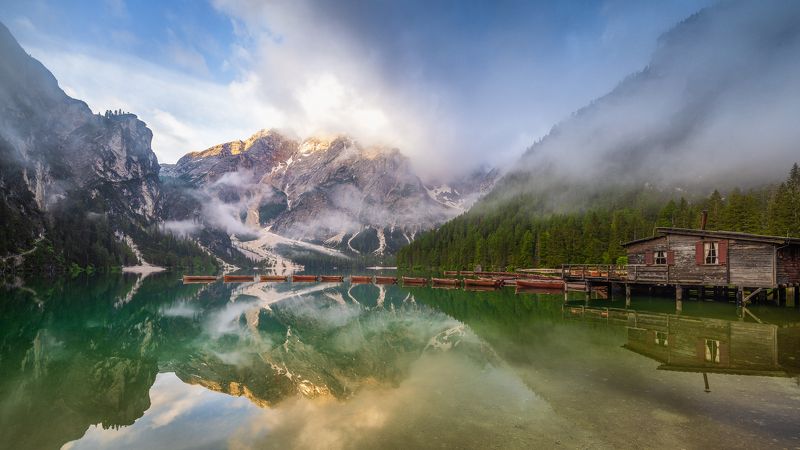 Dolomity Lago di Braies, sunrisephoto preview