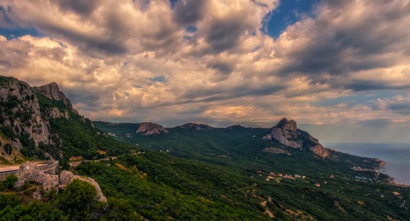 Жаркий вечер в Ласпиphoto preview