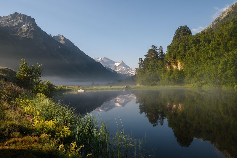 кавказ, карачаево-черкесия, горы,  лето, утро, озеро, горное озеро Утро у озера фото превью
