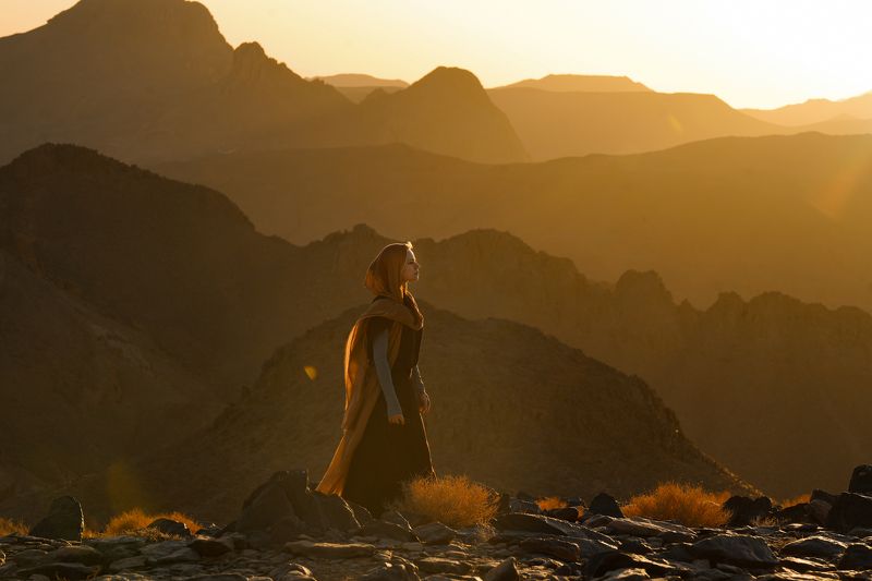 Девушка, закат, таманрасет Проводы солнцаphoto preview