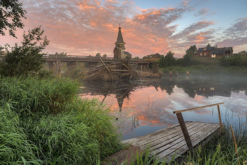 лето, деревня, утро, река, церковь, мост Утро.photo preview