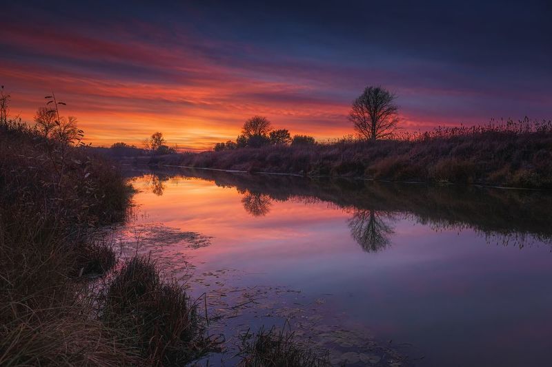 горизонтальный,  нет людей,  фотография,   на улице,  отражение,    горизонт,  вода,  сумерки,  река,  панорамный,  пейзаж,  знаменитое место,  небо,  сумерки,  набережная,  туристические направления,  путешествовать, Закаты на Свинцовкеphoto preview