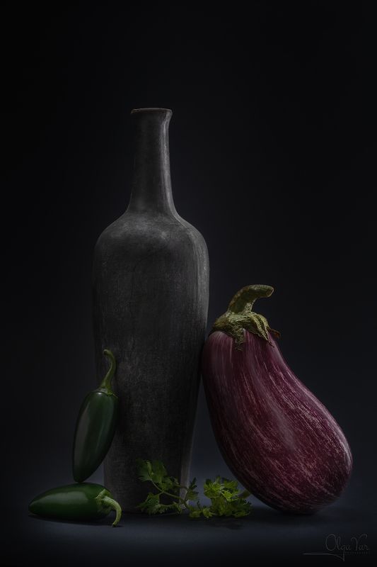 натюрморт, овощи, эстетика, баклажан, перец, бутыль, низкий ключ photo preview