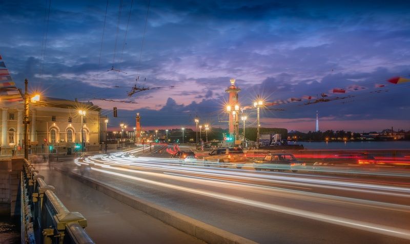 Ночной город в свете фар…photo preview