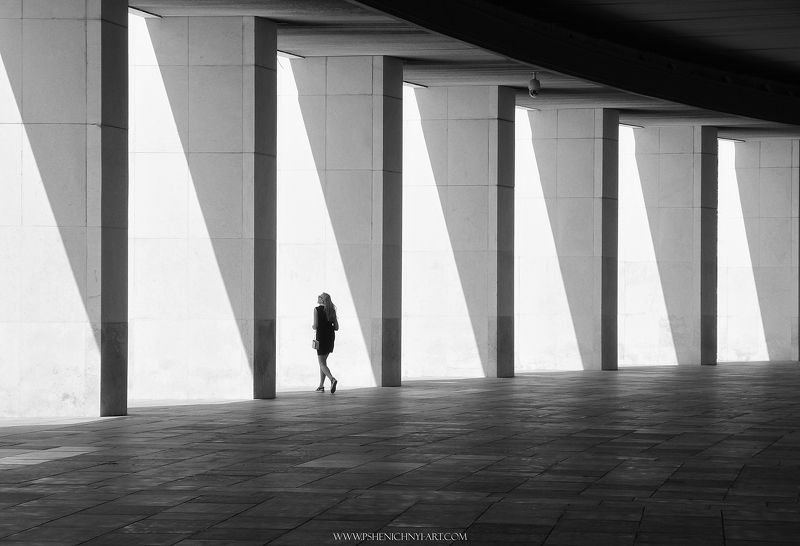 архитектура, москва, поклонная гора, мемориал, форма, свет, тень, структура, ритм, перспектива силуэт, концептуальный, городской пейзаж В лабиринте светаphoto preview