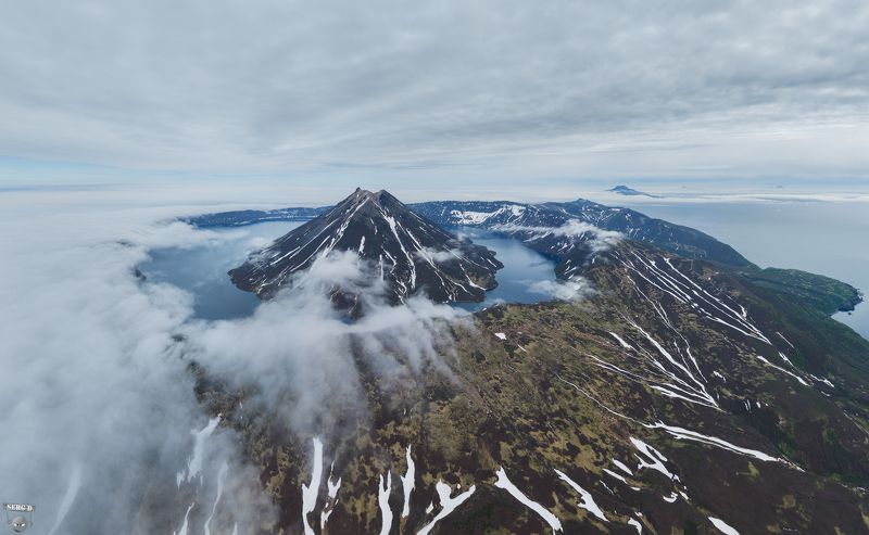 Вулкан Креницына, остров Онекотанphoto preview