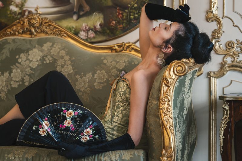beauty, corset, couch, dream, earrings, elegance, fashion, femininity, gloves, grace, individuality, indoors, lifestyles, lying down, one person, painted fan, portrait, pose, relaxation, retro, rococo, sensuality, side view, trousers, vintage, woman The Lady with the Black Gloves фото превью