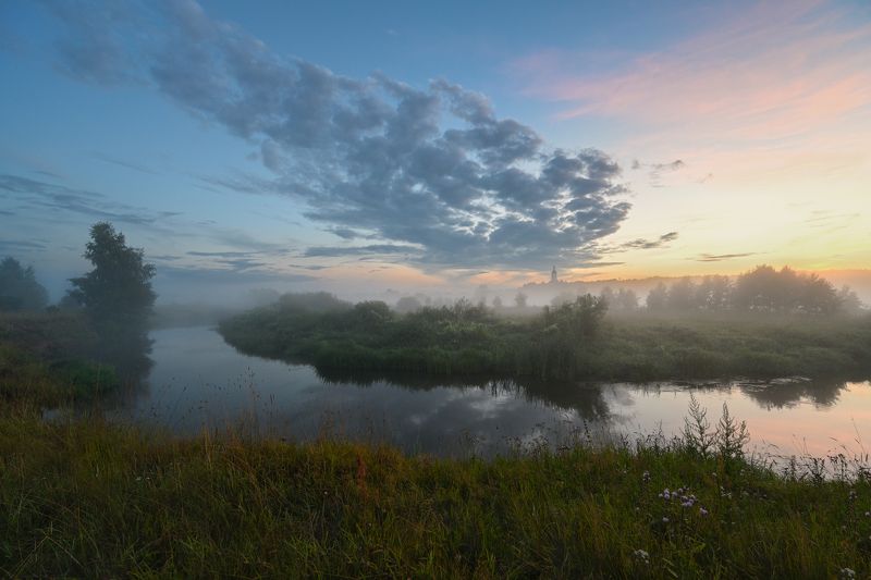 вечер,закат,туман,река,небо,облака,свет,церковь,отражение туманный вечерphoto preview