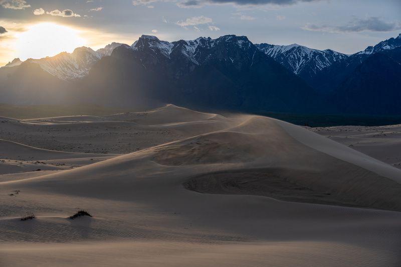 чарские пески, пустыня, горы, кодар, дюны, закат, desert, mountains, kodar, dunes, sunset, sand photo preview