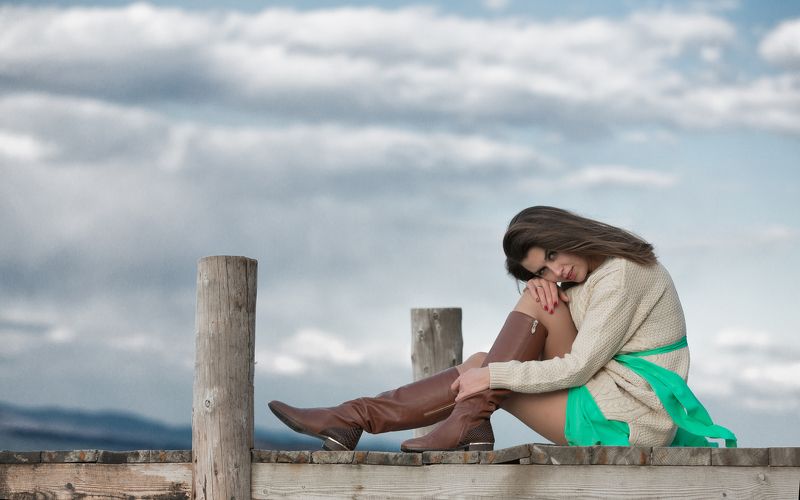 красивая   платье   девушка   волосы   у моря     портрет   красивой   свитер Екатеринаphoto preview