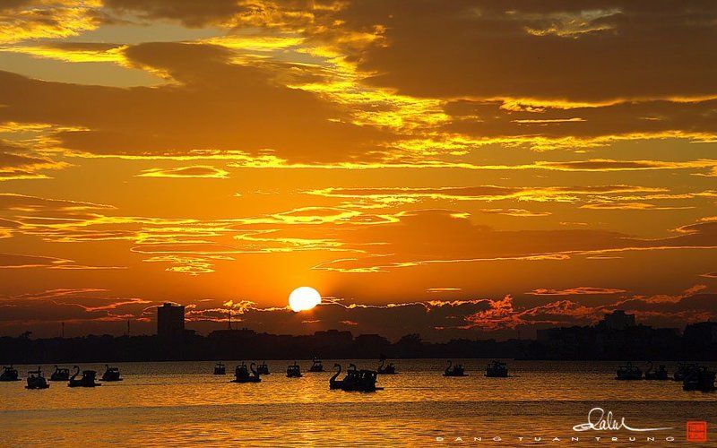 Dang Tuan Trung, Frank Dang Sunset on West lakephoto preview