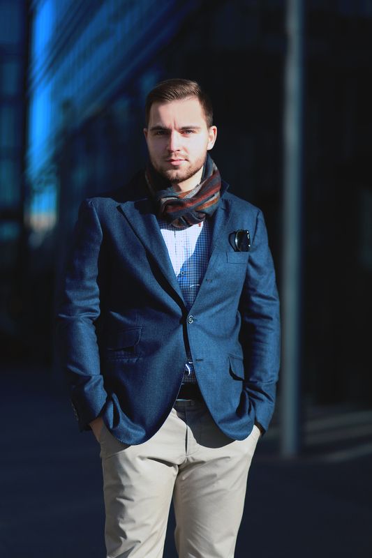 ведущий, портрет, москва, белая площадь, он, стиль, мода, очки, прическа, рубашка, fashion Фотосессия на Белой площадиphoto preview