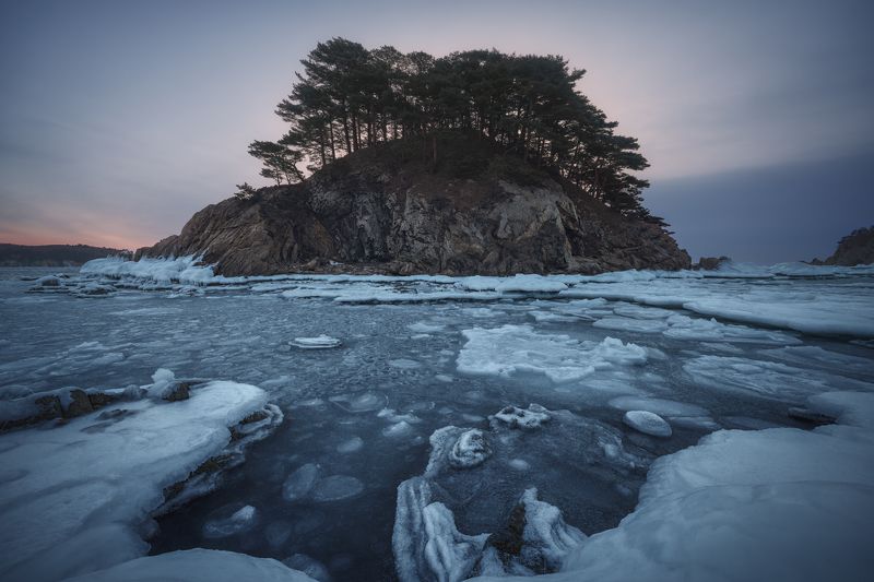 пейзаж, зима, море, приморье, рассвет, лед, остров томящегося сердца, синий Остров томящегося сердцаphoto preview