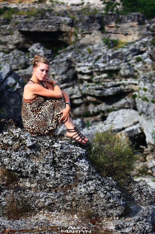 скала, девушка, образ, леопардовый, лето, черногория Раздумияphoto preview