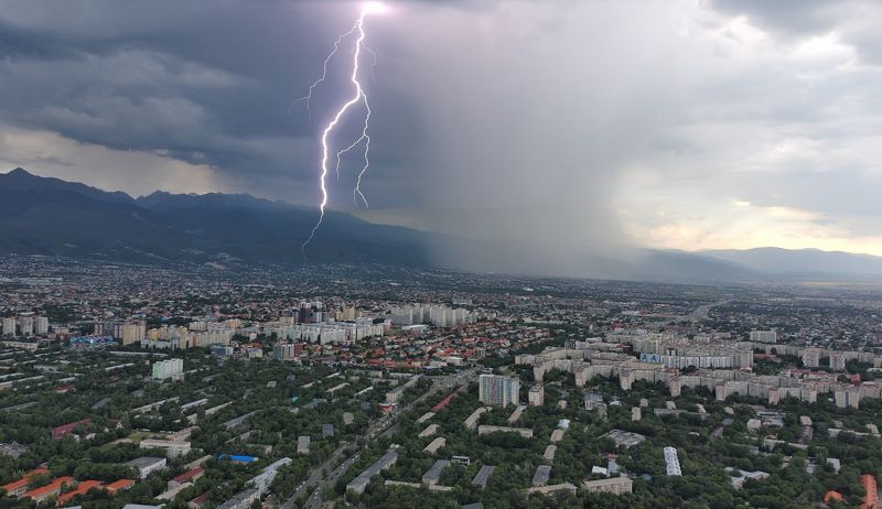 шаварёв, стрит, город, алматы, репортаж, пейзаж, алматы, Молния бьет в город.photo preview