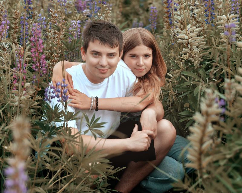 Когда хочешь снять романтические отношения между братом и сестрой, но что то пошло не так ))) фото превью