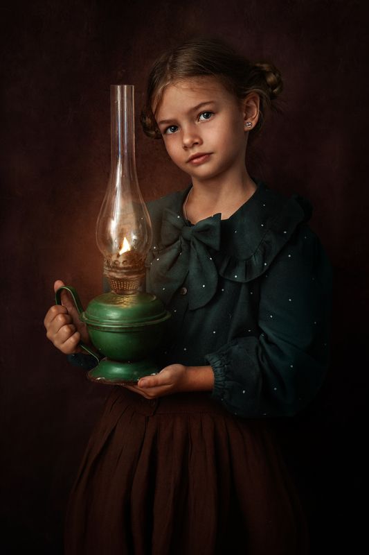 девочка с керосиновой лампой Агатаphoto preview