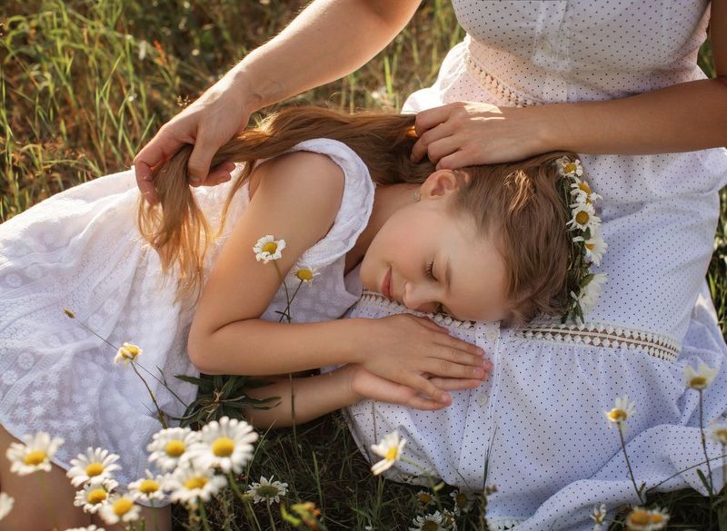 Ромашки, ребенок, нежность Ромашковое летоphoto preview