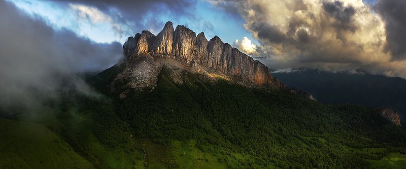 г. ачешбок, горы, тхач, облака, свет, солнце, кавказ. г. Ачешбок, Кавказphoto preview