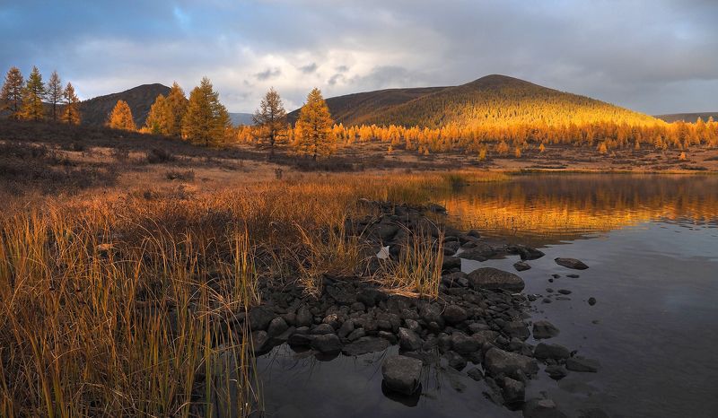 Осенним утром на озереphoto preview