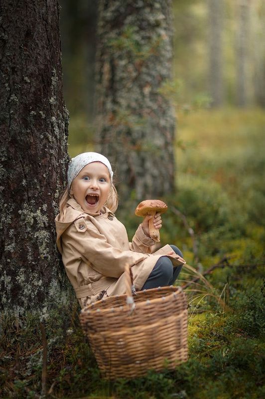 Вышла Даша по грибыphoto preview