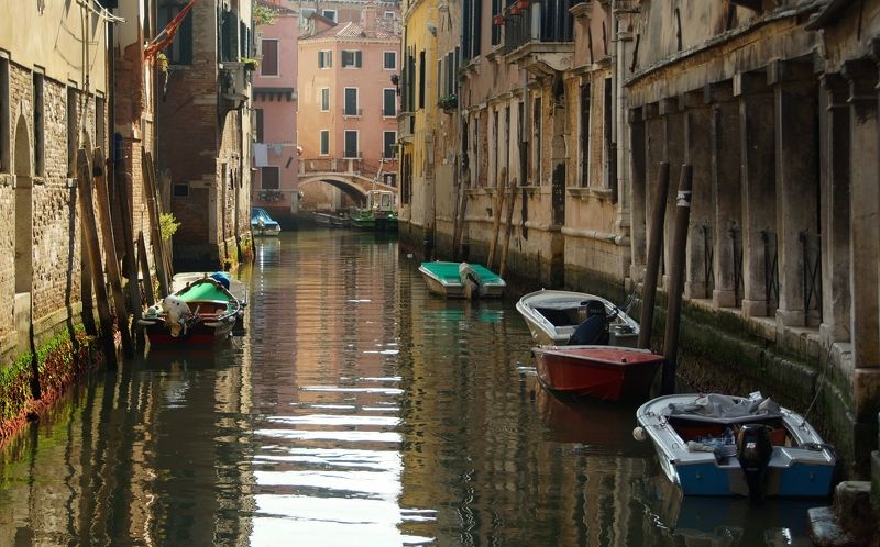 Sleepy boatsphoto preview