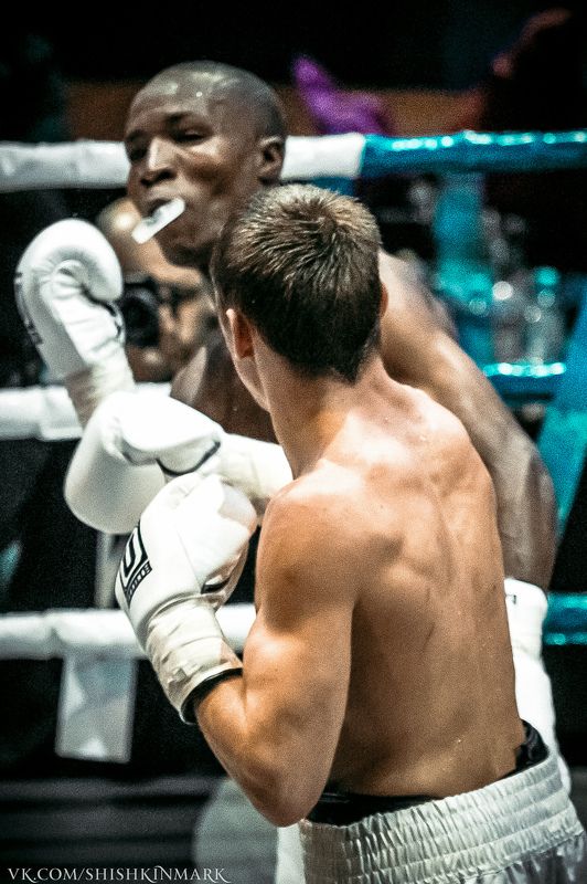 Спорт, бокс, борьба Хук справаphoto preview