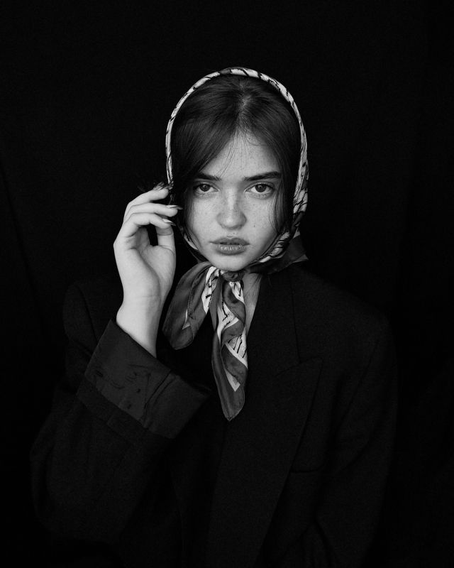 портрет, портретная фотография, женский портрет, естественный свет, фотосессия, чб, девушка, естественность, удаленная съемка Mihaelaphoto preview