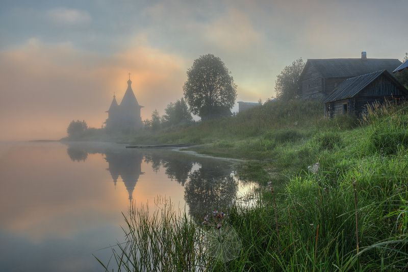 лето, озеро, утро, деревня, колокольня, церковь, баня Утро у озера.photo preview